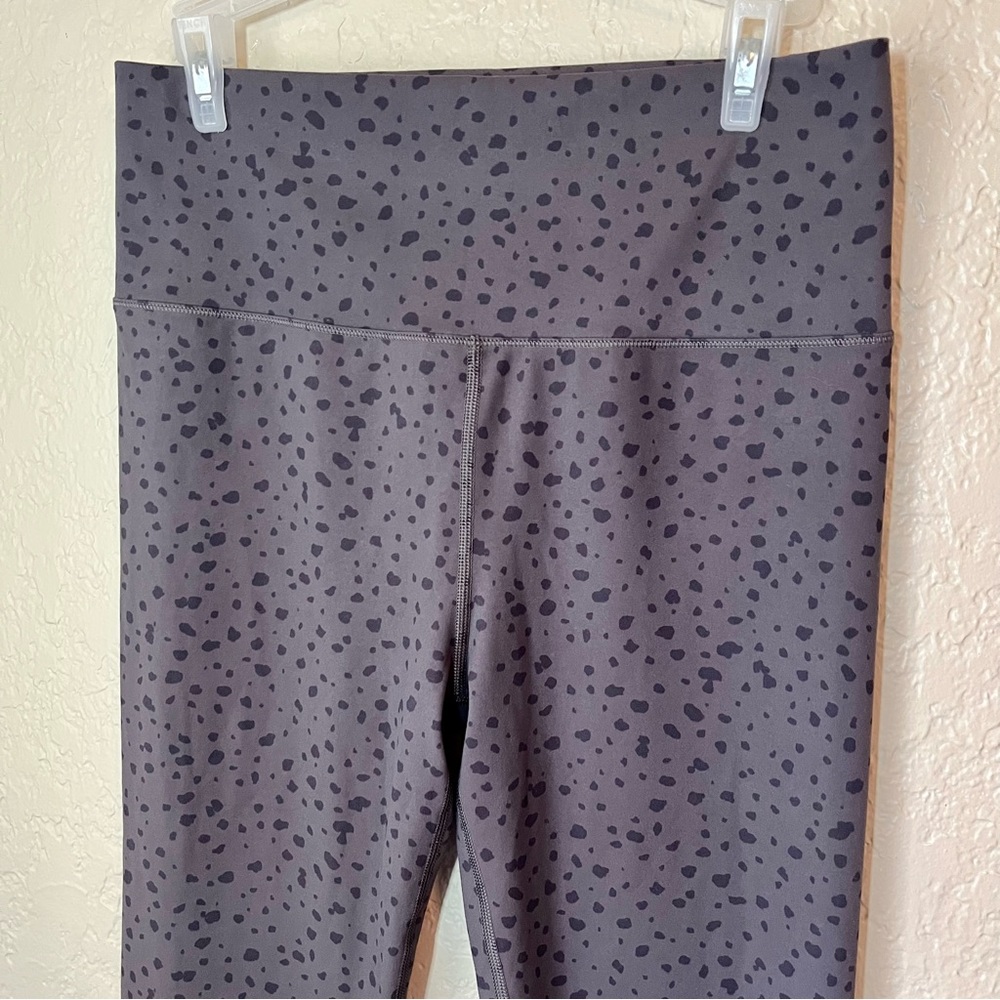 Vuori Studio Printed Leggings Size Large - Picture 3 of 8